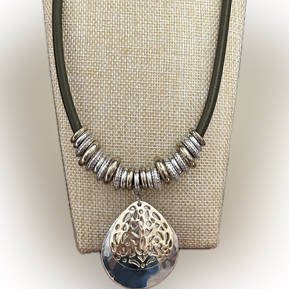 Mixed metals necklace